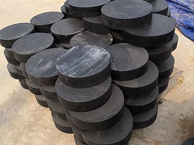 聊城板式橡胶支座由若干层橡胶片与薄钢板经加压硫化